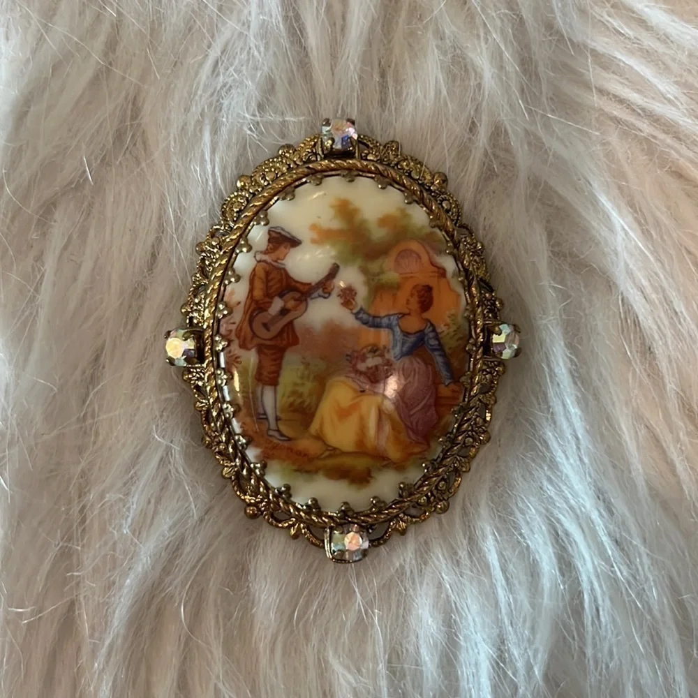 VINTAGE cameo brooch pin gold tone rhinestone painted porcelain Victorian couple